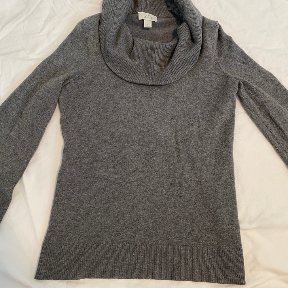 Ann Taylor LOFT gray cowl-neck sweater, size S.